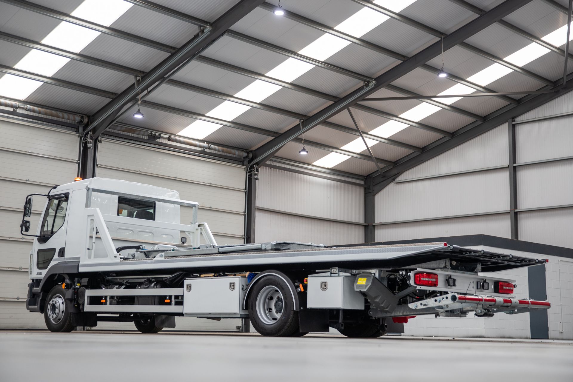DAF XB230 Double Deck Tilt and Slide Recovery