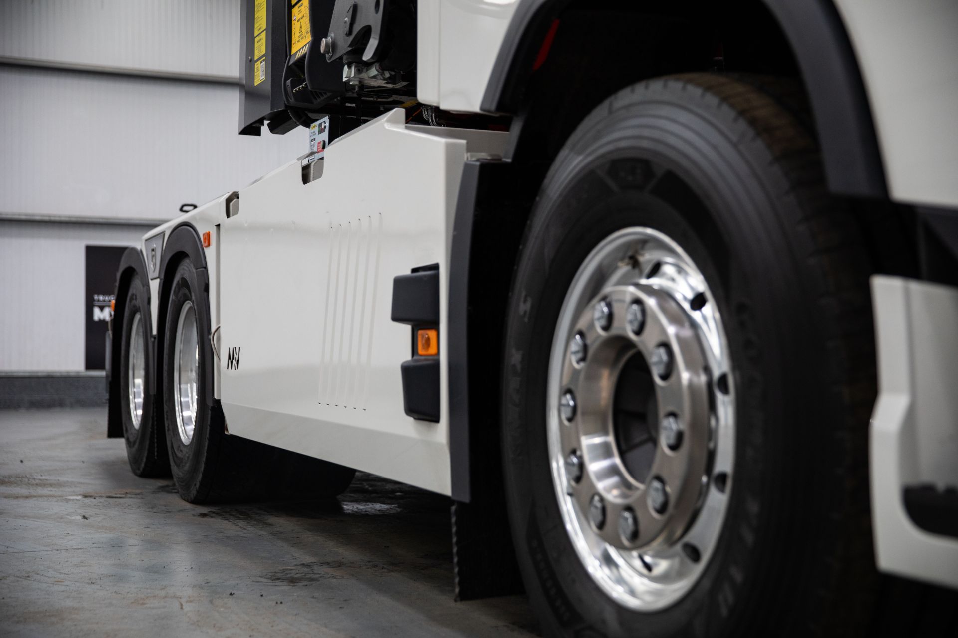 Volvo FH 540 with Palfinger PK 88 with Side Skirts