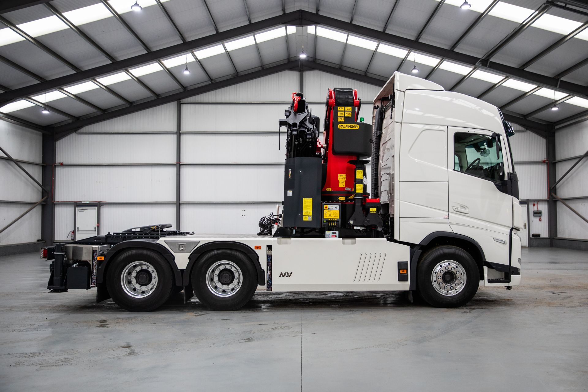 Volvo FH 540 with Palfinger PK 88 with Side Skirts