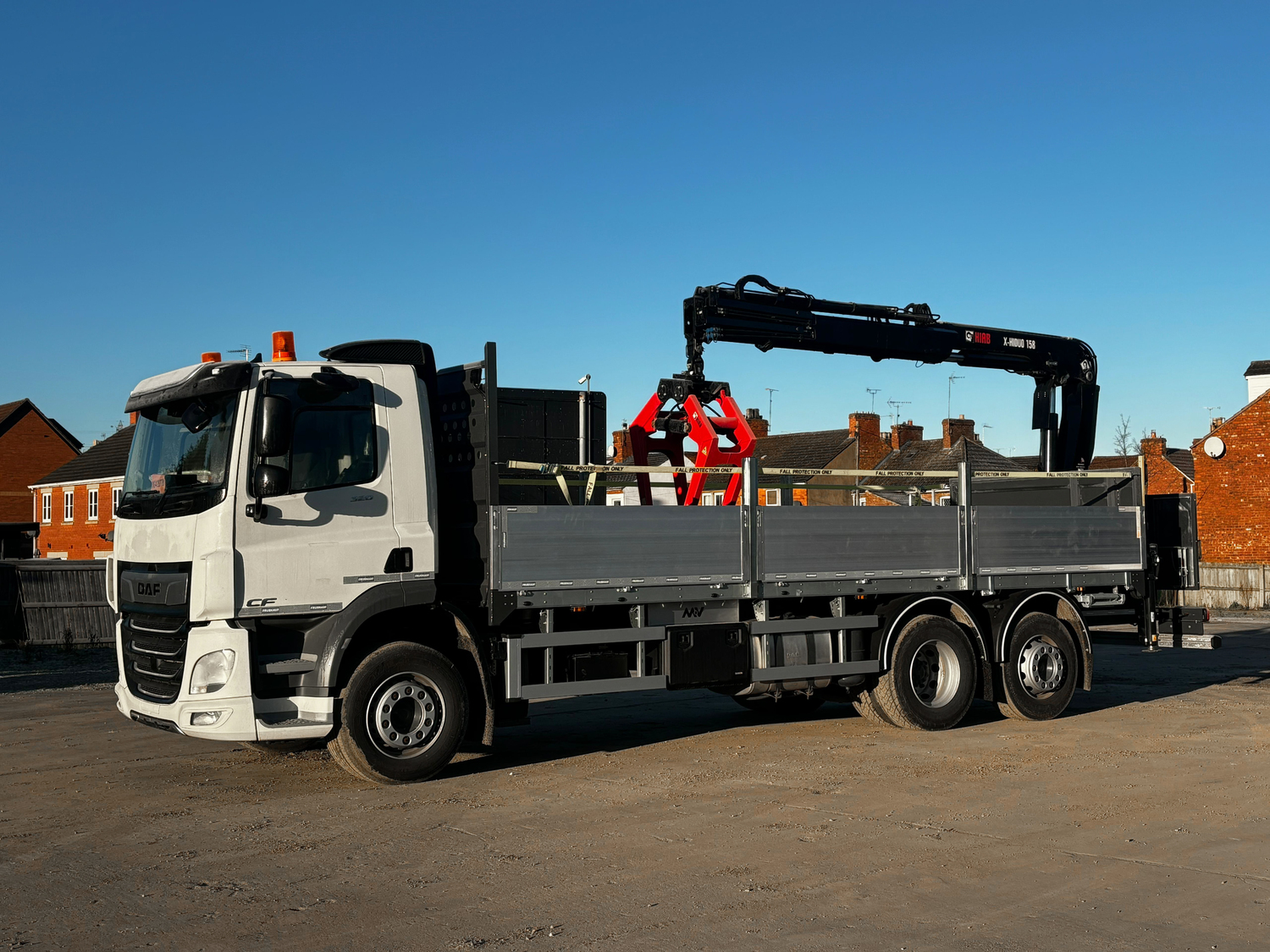 26 Tonne DAF CF 320 Brick Grabs With HIAB Crane